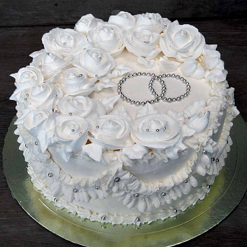 Белый свадебный тортик на 10-15 человек